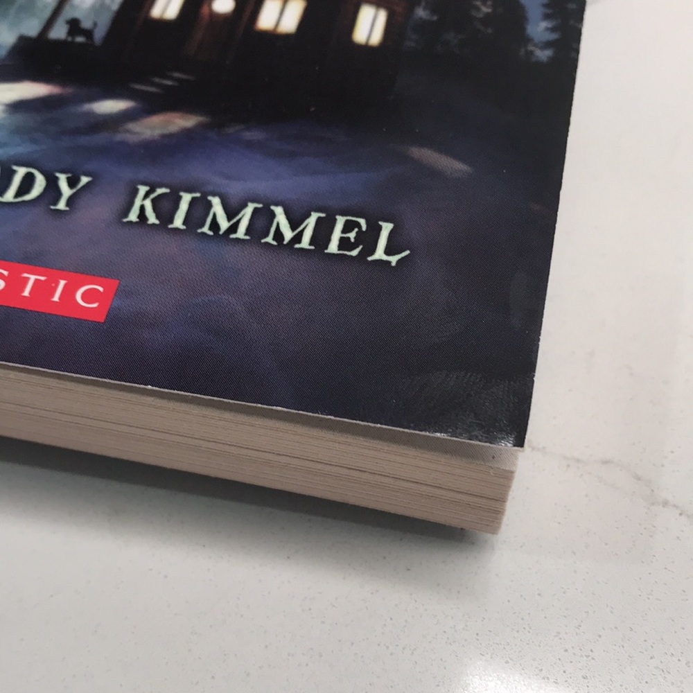 ✨Sold✨Scholastic Legend Of The Ghost Dog Paperback Book Elizabeth Cody Kimmel - Picture 3 of 6